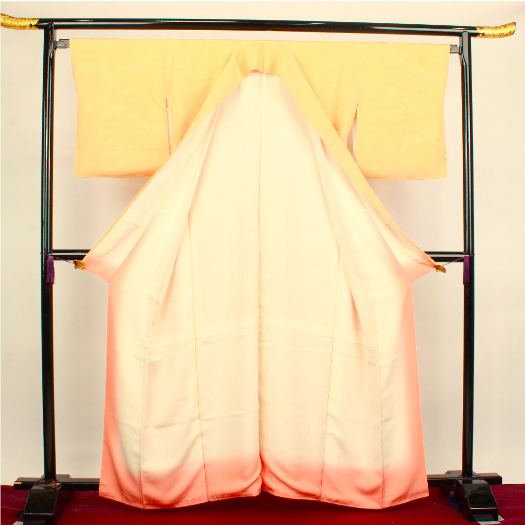 色無地 正絹 肌色 吉祥文様 五三桐  身丈161.5cm 裄丈66cm 袷  Aランク 橙系 1114000903426