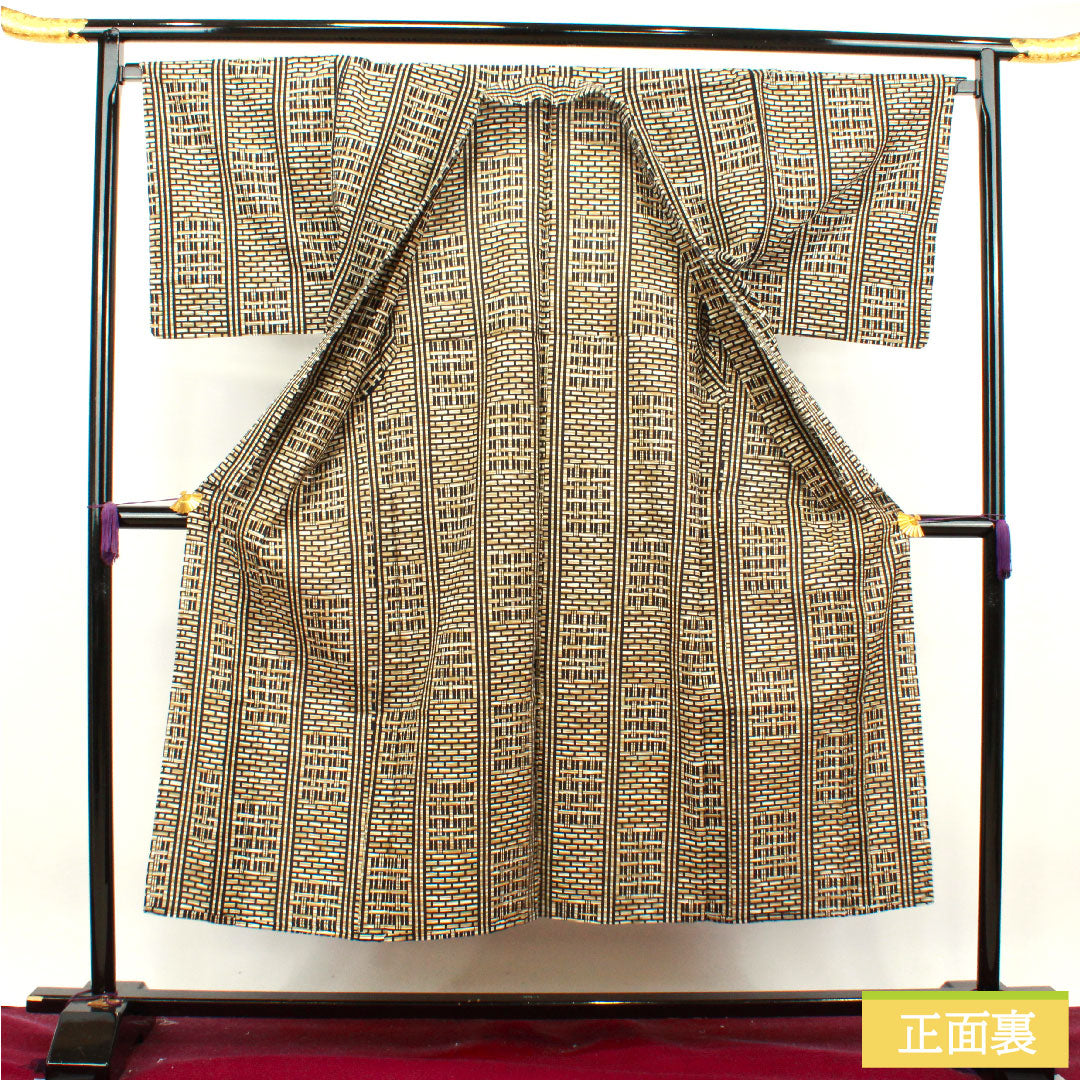 浴衣 木綿 身丈147.5cm 裄丈69cm Sランク 単衣 ベージュ系 東京白茶色（とうきょうしらちゃいろ） 男物 幾何学模様 山本寛斎 1118004942425