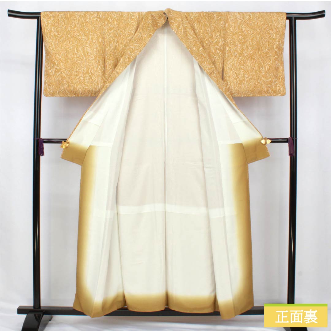 小紋 ポリエステル Sランク 身丈156cm 裄丈63cm 袷 枇杷茶色（びわちゃいろ） 墨流し染 しつけ糸付き 洗える着物  橙系 1115007502326