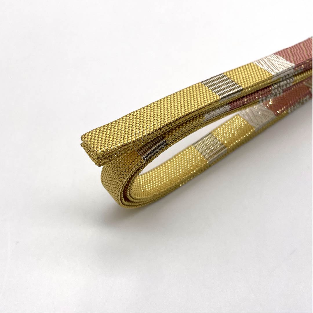 帯締め  Sランク 四分紐 金色（きんいろ） 長さ約152.5cm 幅約1.1cm セミフォーマル 金系 1135004312321