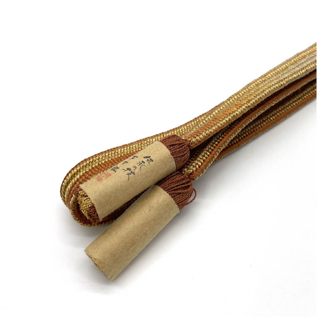 （新古品） 帯締め 正絹 四分紐 肉桂色（にっけいいろ） 平田組紐 貝ノ口縞遊玄染 長さ約150cm 幅約1.5cm フォーマル NEWランク 茶系 1135003331314