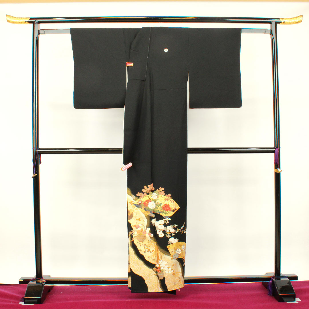 黒留袖 身丈157.5cm 裄丈61.5cm 袷 京友禅 春秋麗花図 作家物 源氏車 正絹 Aランク 五つ紋 黒系 1111000653310