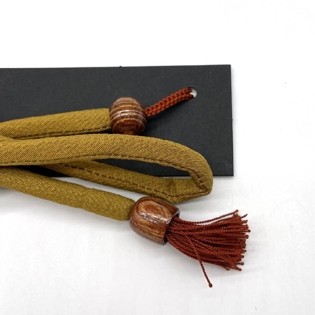 羽織紐 正絹 NEWランク カジュアル 金煤竹色（きんすすたけいろ） 撚り房 もろ縄結び 蝶結び 丸ぐけ 茶系 1121000071914