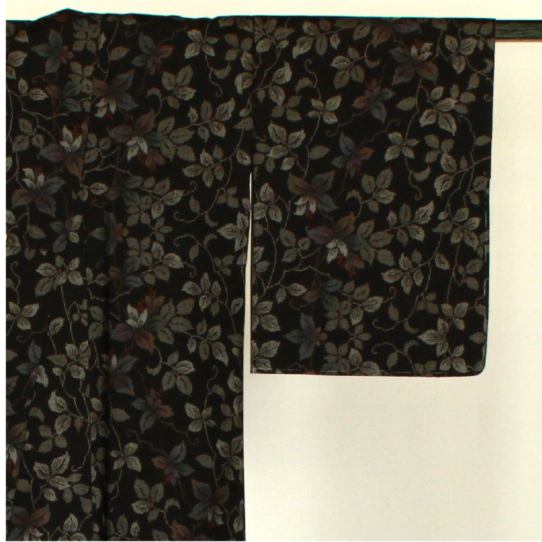 大島紬 身丈156cm 裄丈63cm 経緯絣 草花模様 正絹 Sランク 袷 黒系 1116001192310