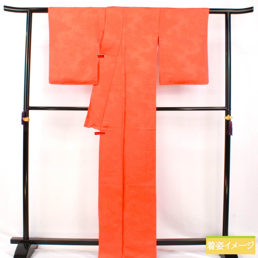 色無地 正絹 Sランク 身丈165.5cm 裄丈64cm 京緋色（きょうひいろ） 孔雀の羽 一つ紋 剣片喰 袷 橙系 1114002462526