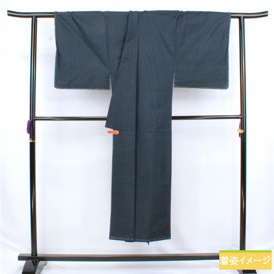 男物 正絹 Sランク 身丈143.5cm 裄丈70cm  大島紬 幾何学模様 しつけ糸付き 袷 紺系 1119000932418