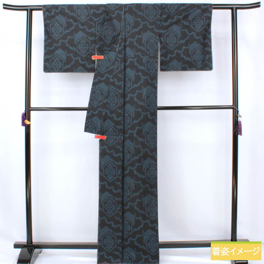 紬 正絹 Sランク 身丈165cm 裄丈65cm 相済茶色（あいすみちゃいろ） 大島紬 横双絣 幾何学模様 袷 紺系 1116004732518