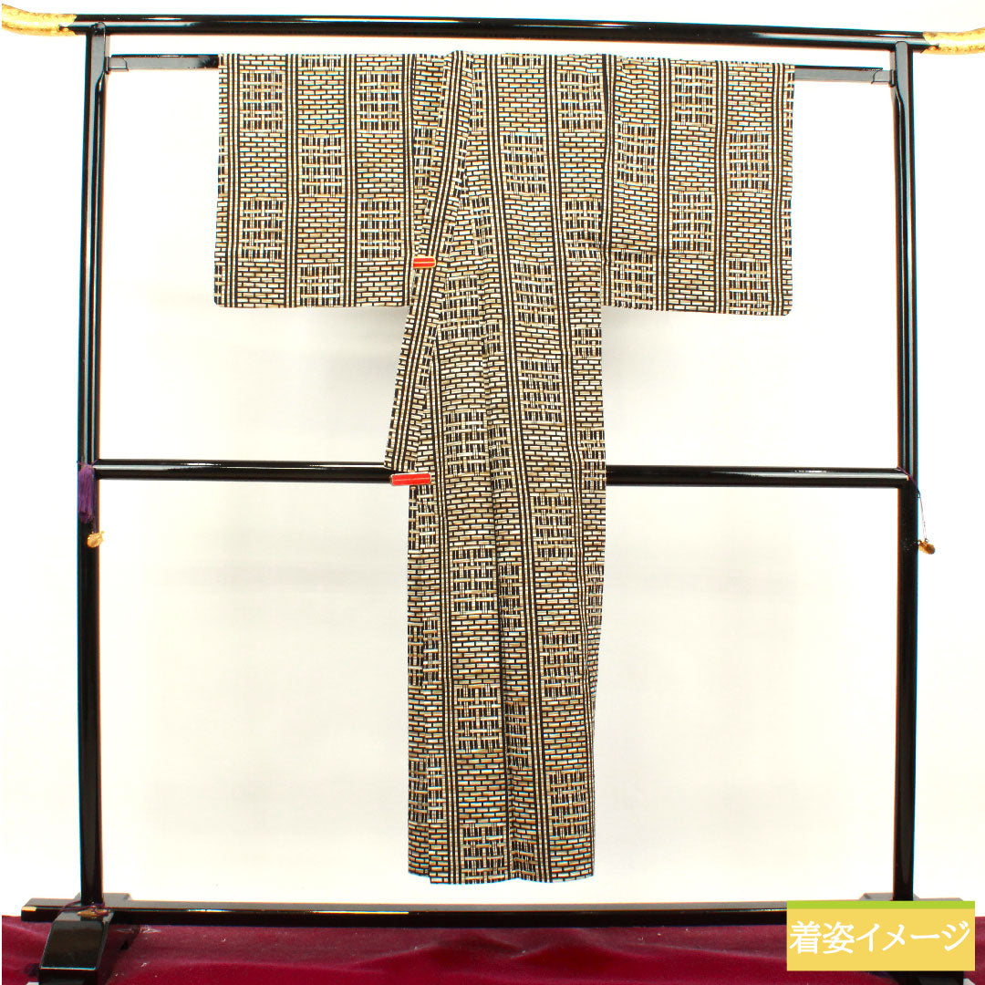 浴衣 木綿 身丈147.5cm 裄丈69cm Sランク 単衣 ベージュ系 東京白茶色（とうきょうしらちゃいろ） 男物 幾何学模様 山本寛斎 1118004942425
