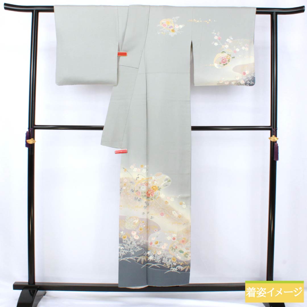 訪問着 正絹 Aランク 袷 身丈153cm 裄丈63.5cm 魚肚白色（ぎょとはくいろ） 京友禅 金駒刺繡 貝合わせ 吉祥文様 万寿菊 グレー系 1112007433222