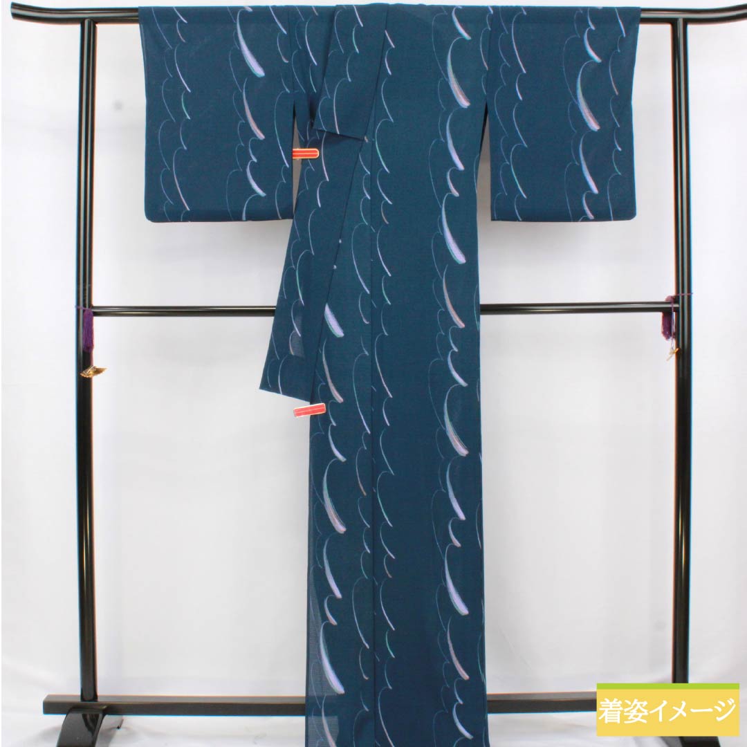 夏物 ポリエステル 小紋 身丈168cm 裄丈66cm 紺鉄色（こんてついろ） 抽象模様 洗える着物 絽 Aランク 紺系 1132002643518