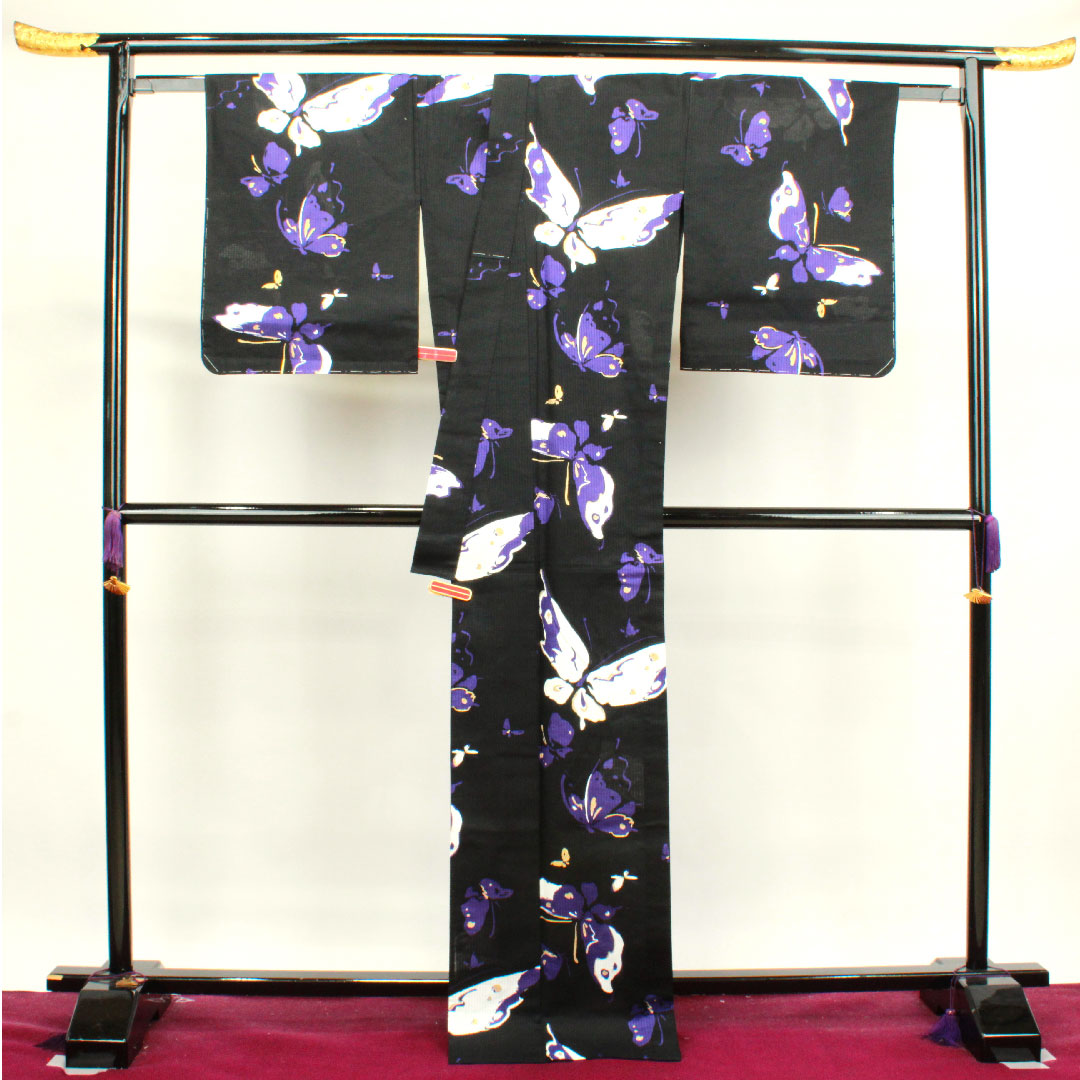 浴衣 しつけ糸付き 未使用品 蝶 木綿 Sランク 単衣 身丈173cm 裄丈72cm 黒系 1118003722610