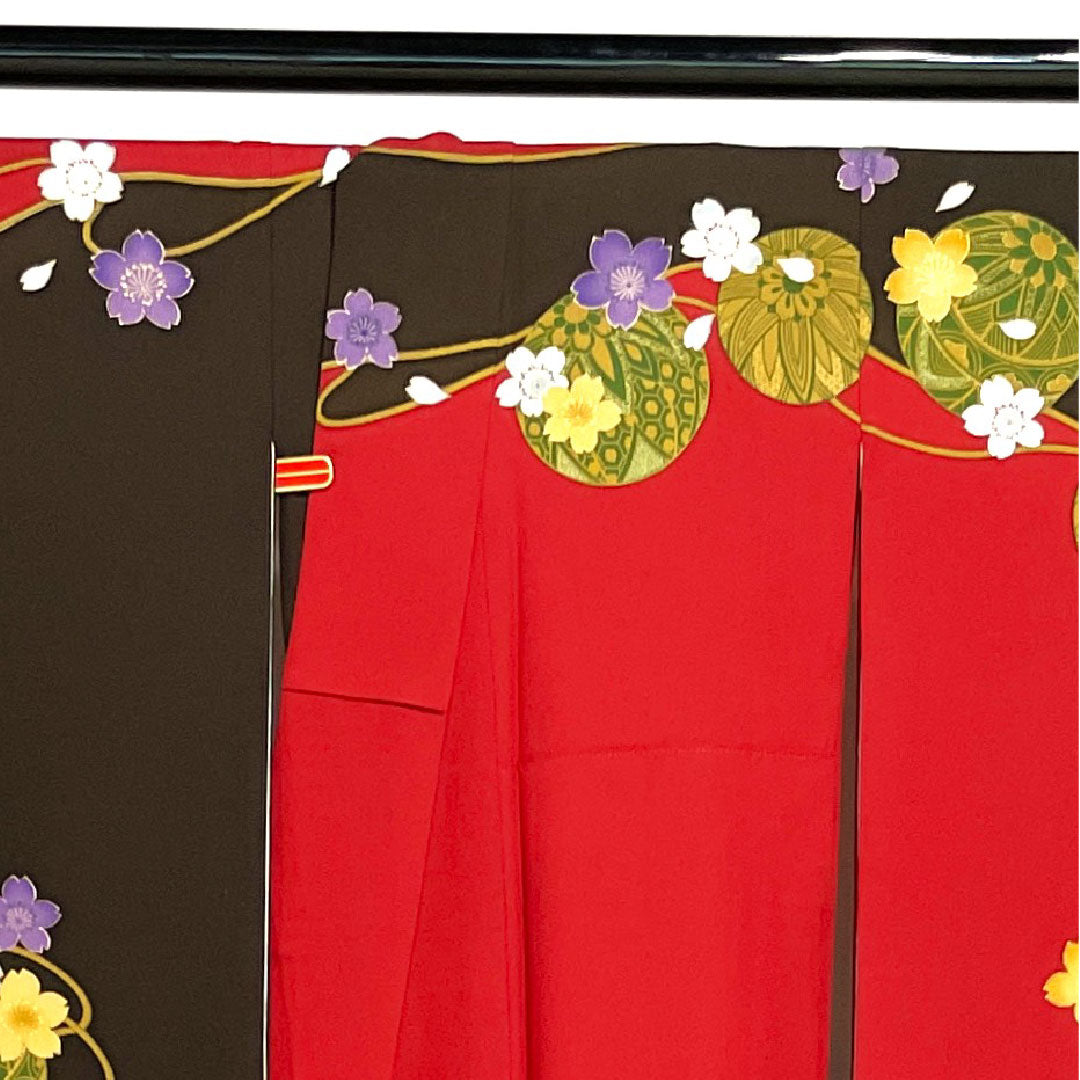 Long-sleeved kimono, length 159.5cm, sleeve length 65.5cm, lined, crimson, red ink, ball, cherry blossom, pure silk, S rank, gradation, 1113001232399