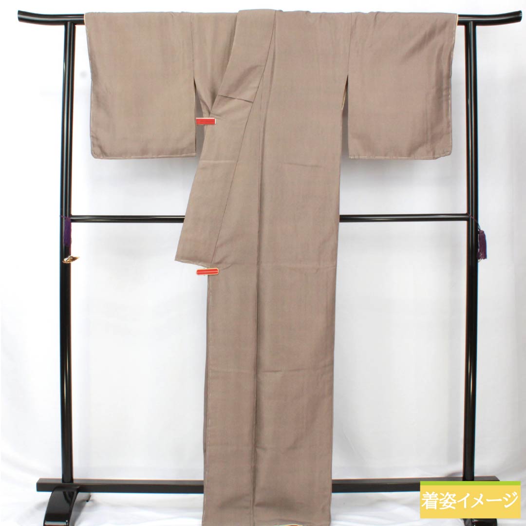 小紋 ポリエステル 身丈169cm 裄丈69.5cm 袷 落栗色（おちぐりいろ） 縦縞 未使用品 しつけ糸付き 洗える着物 Sランク 茶系 1115006002514