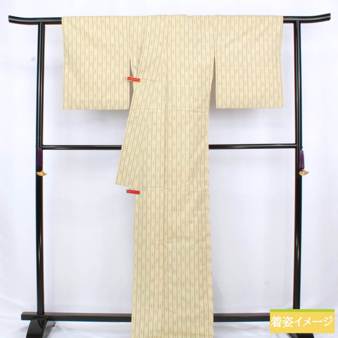 紬 正絹 Aランク 身丈171cm 裄丈68cm 鳥の子色（とりのこいろ） 真綿紬 縞 絣 袷 ベージュ系 1116004233625