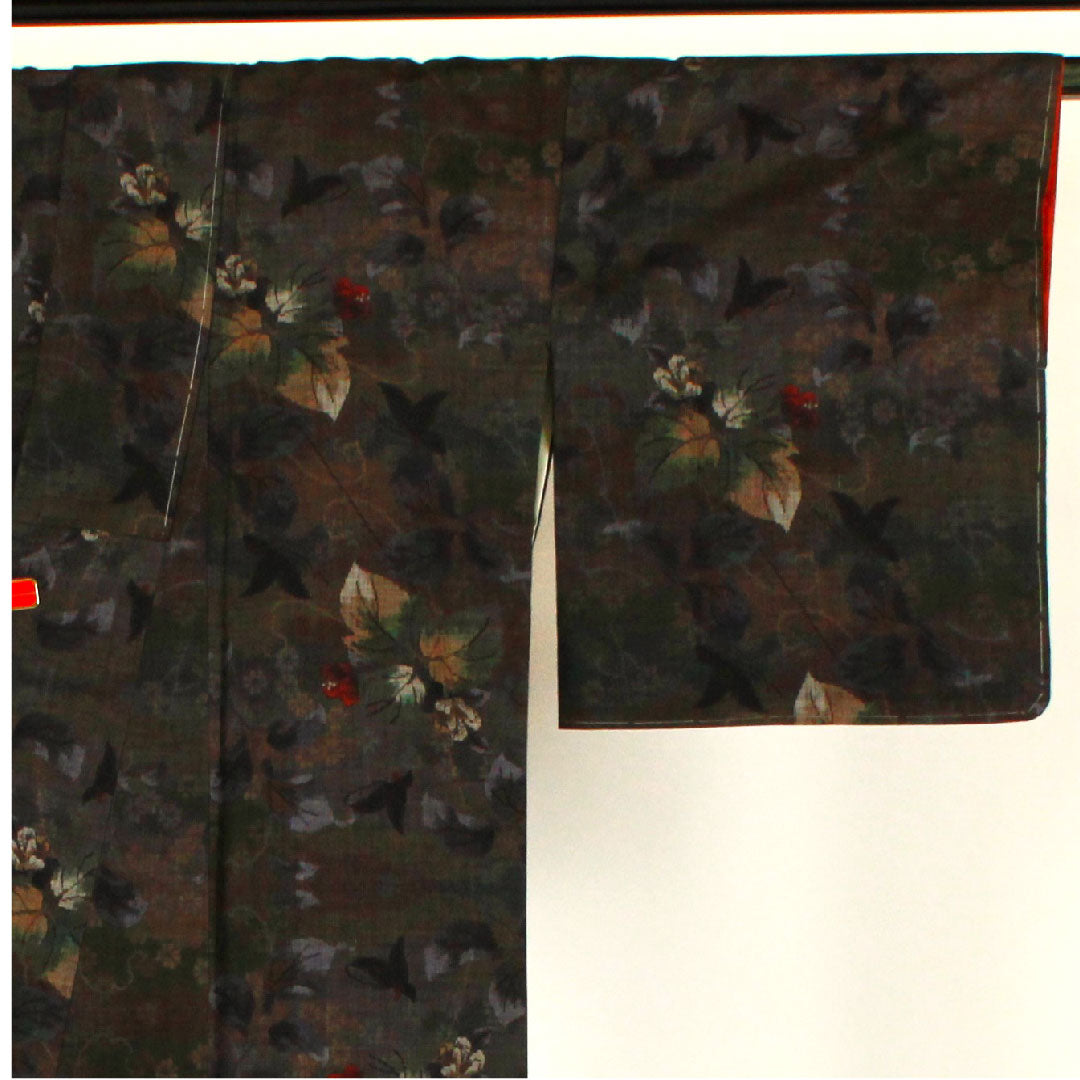 大島紬 身丈166.5cm 裄丈66cm 草花に蝶模様 9マルキ 正絹 Sランク 袷 グレー系 1116000902422