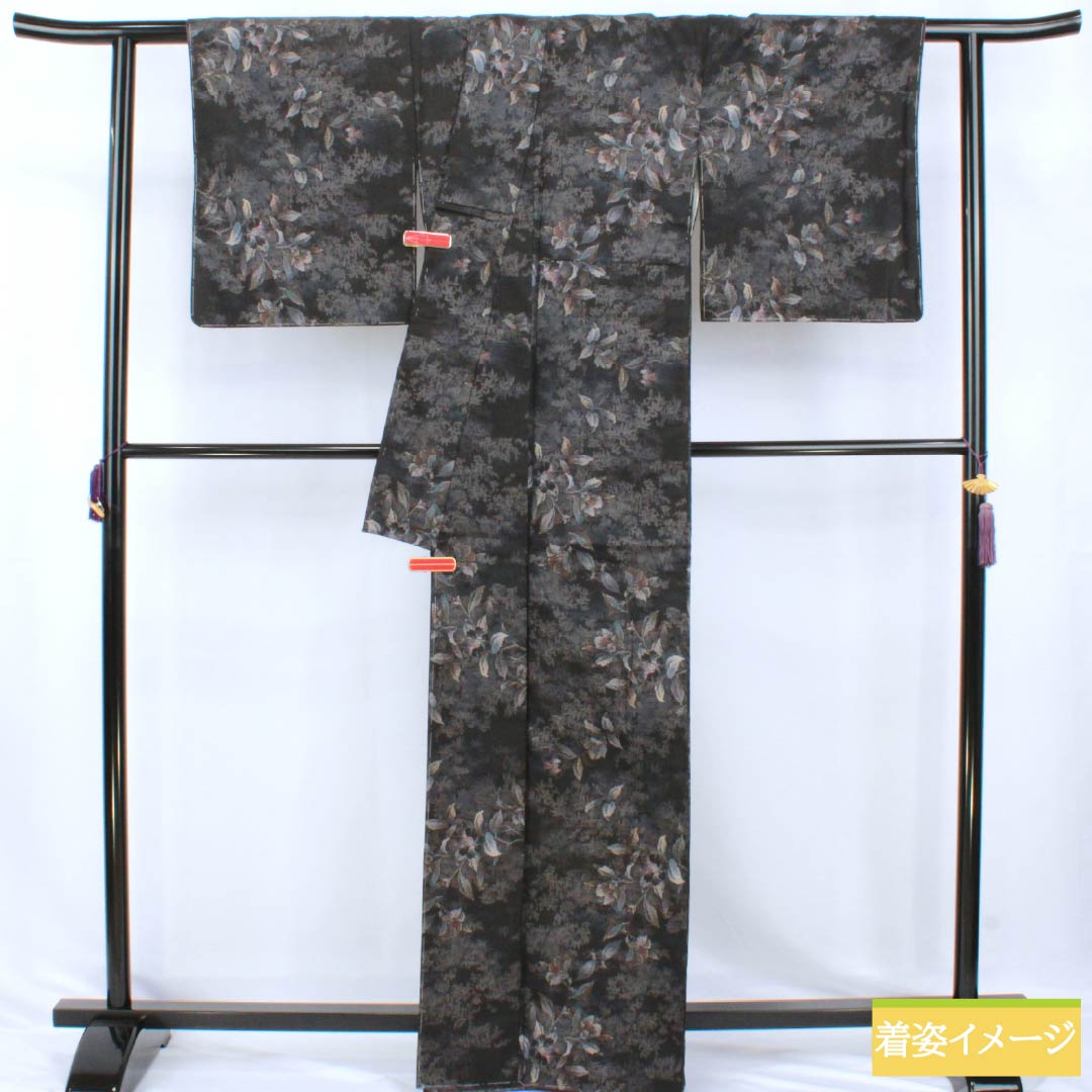 紬 正絹 Sランク 身丈165cm 裄丈68cm 大島紬 9マルキ 草花模様 しつけ糸付き 袷 黒系 1116004992510