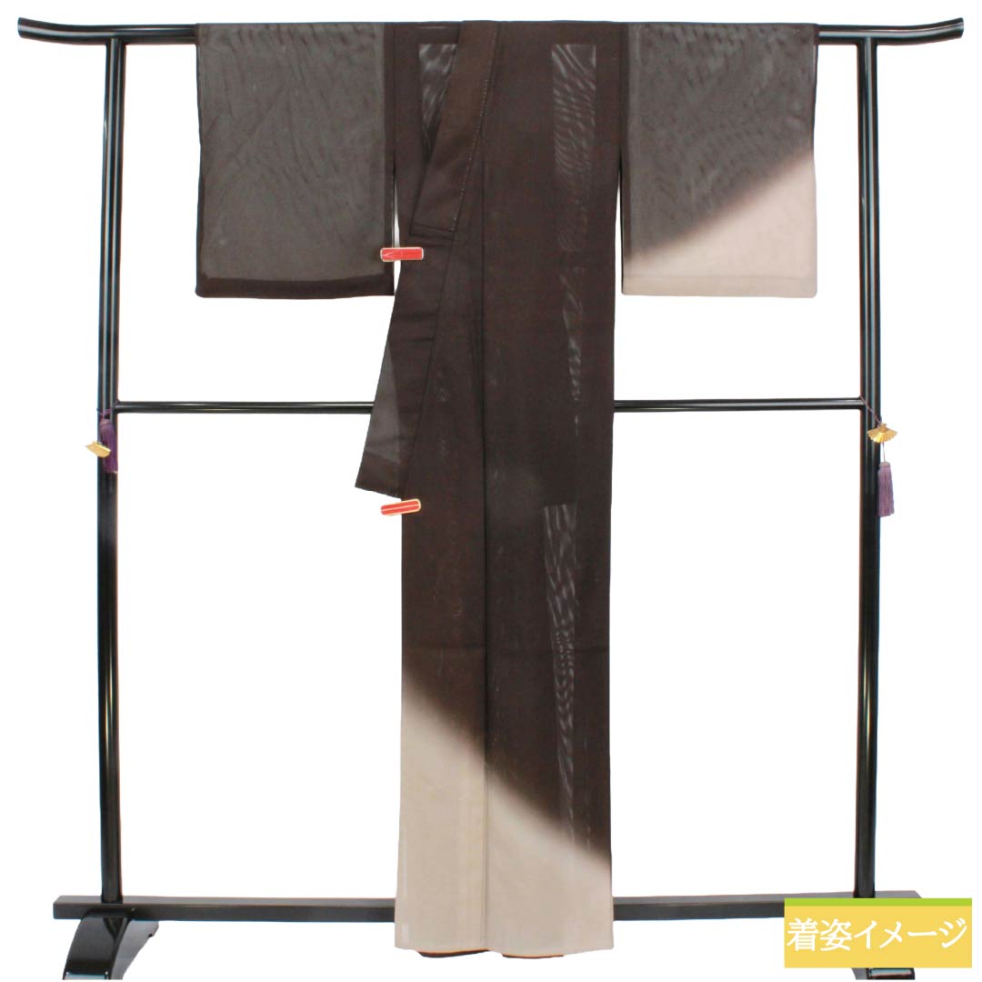 夏物 ポリエステル 付下げ Aランク 身丈160cm 裄丈64.5cm 玄色（げんいろ） 洗える着物 ボカシ染 一つ紋 絽 茶系 1132006143414