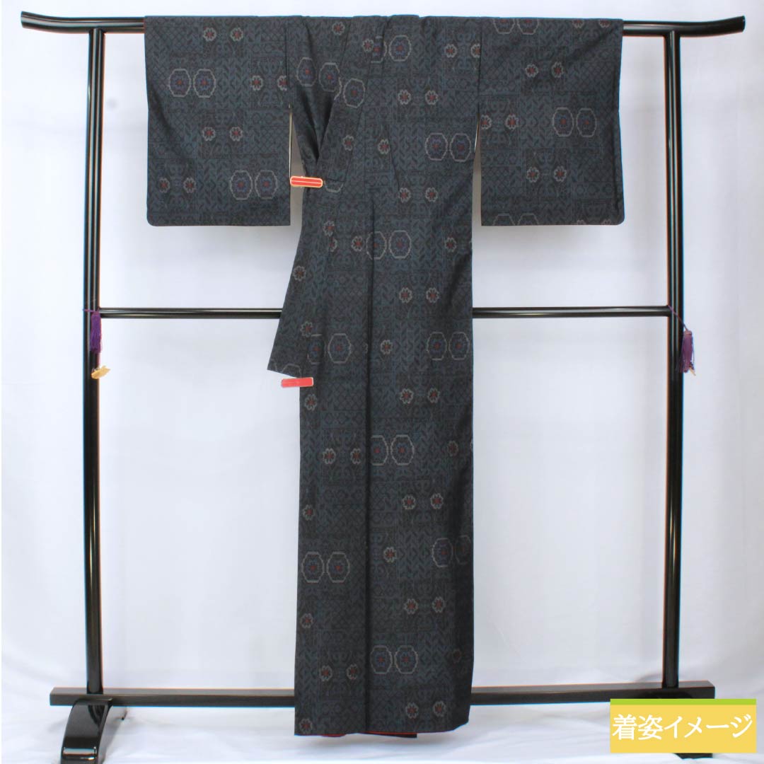 紬 正絹 Aランク 身丈161cm 裄丈64cm 濃二藍色（こきふたあいいろ） 大島紬 横双絣 抽象模様 袷 紺系 1116004113418