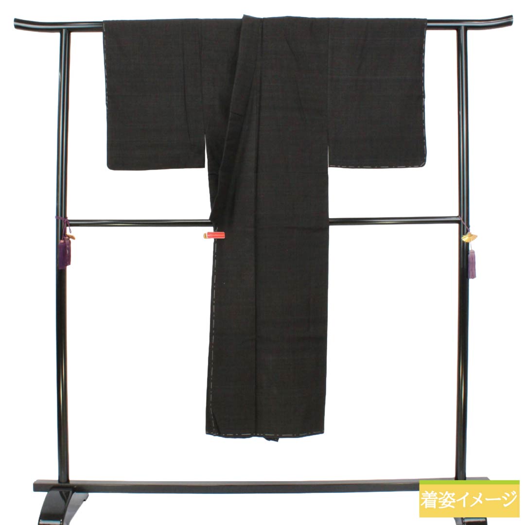 男物 正絹 Aランク 身丈137cm 裄丈64.5cm  真綿紬 無地 袷 黒系 1119001863310