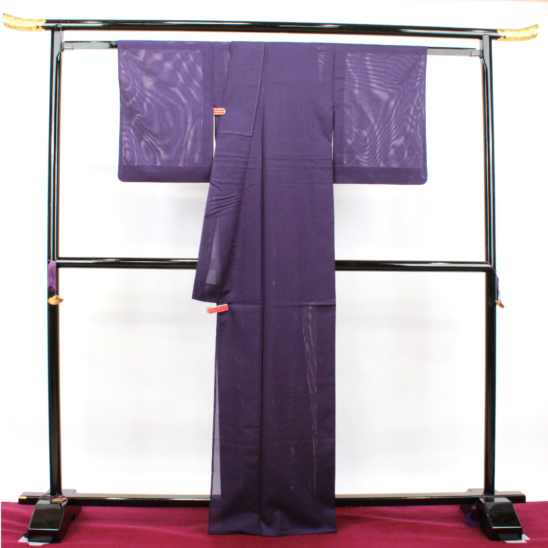 夏物 ポリエステル 色無地 身丈165cm 裄丈63cm 茄子紺色（なすこんいろ） 素無地 洗える着物 左三階松 絽 Sランク 紫系 1132001682520