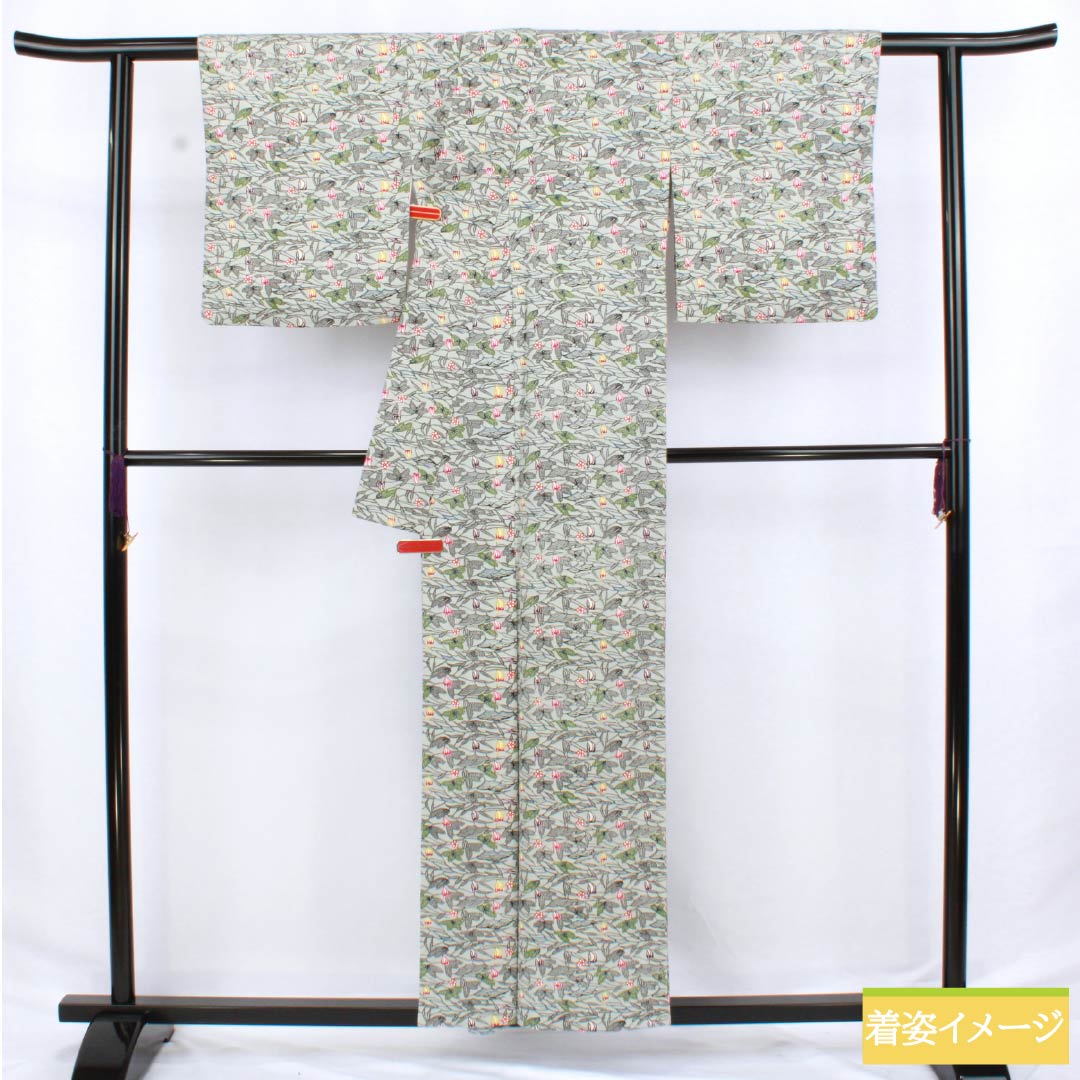 Komon (small pattern) kimono, pure silk, length 156cm, sleeve length 63cm, lined, fish belly white (gyo to akuiro) design, Ryukyu Bingata floral pattern, S rank, gray, 1115006132322