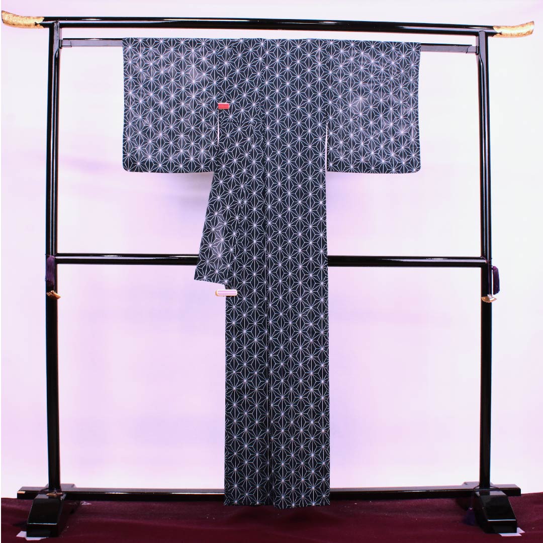夏物 ポリエステル 小紋 身丈157.5cm 裄丈61.5cm 青墨色（あおずみいろ） 麻の葉 絽 Sランク 紺系 1132000252318