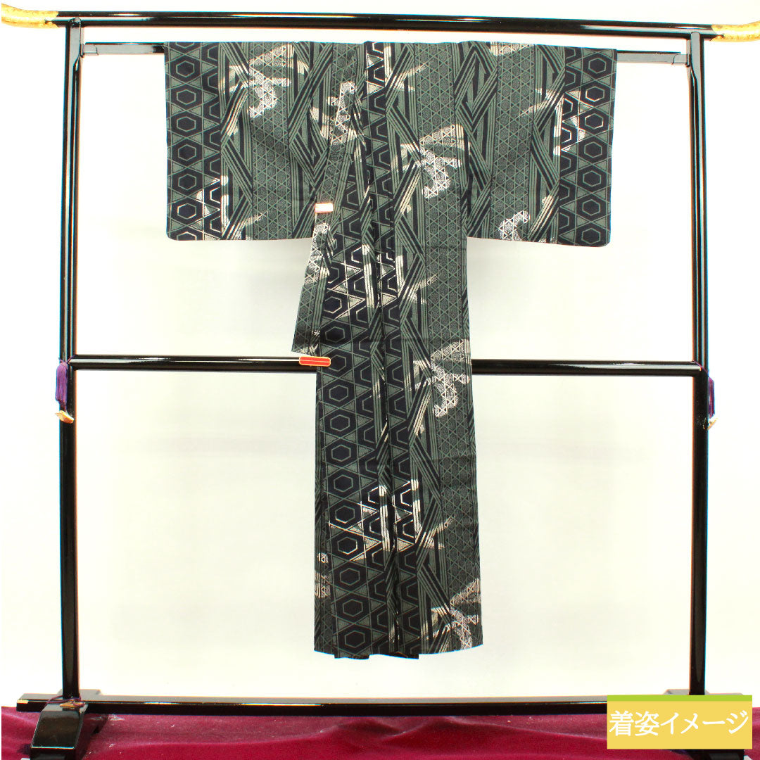 浴衣 木綿 身丈142.5cm 裄丈67.5cm Sランク 単衣 緑系 島松鼠色（しままつねずいろ） 男物 幾何学模様 1118004892419