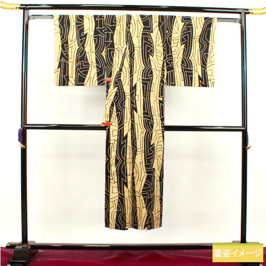 浴衣 木綿 身丈142cm 裄丈67.5cm Sランク 単衣 ベージュ系 東京白茶色（とうきょうしらちゃいろ） 男物 幾何学模様 山本寛斎 1118004912425