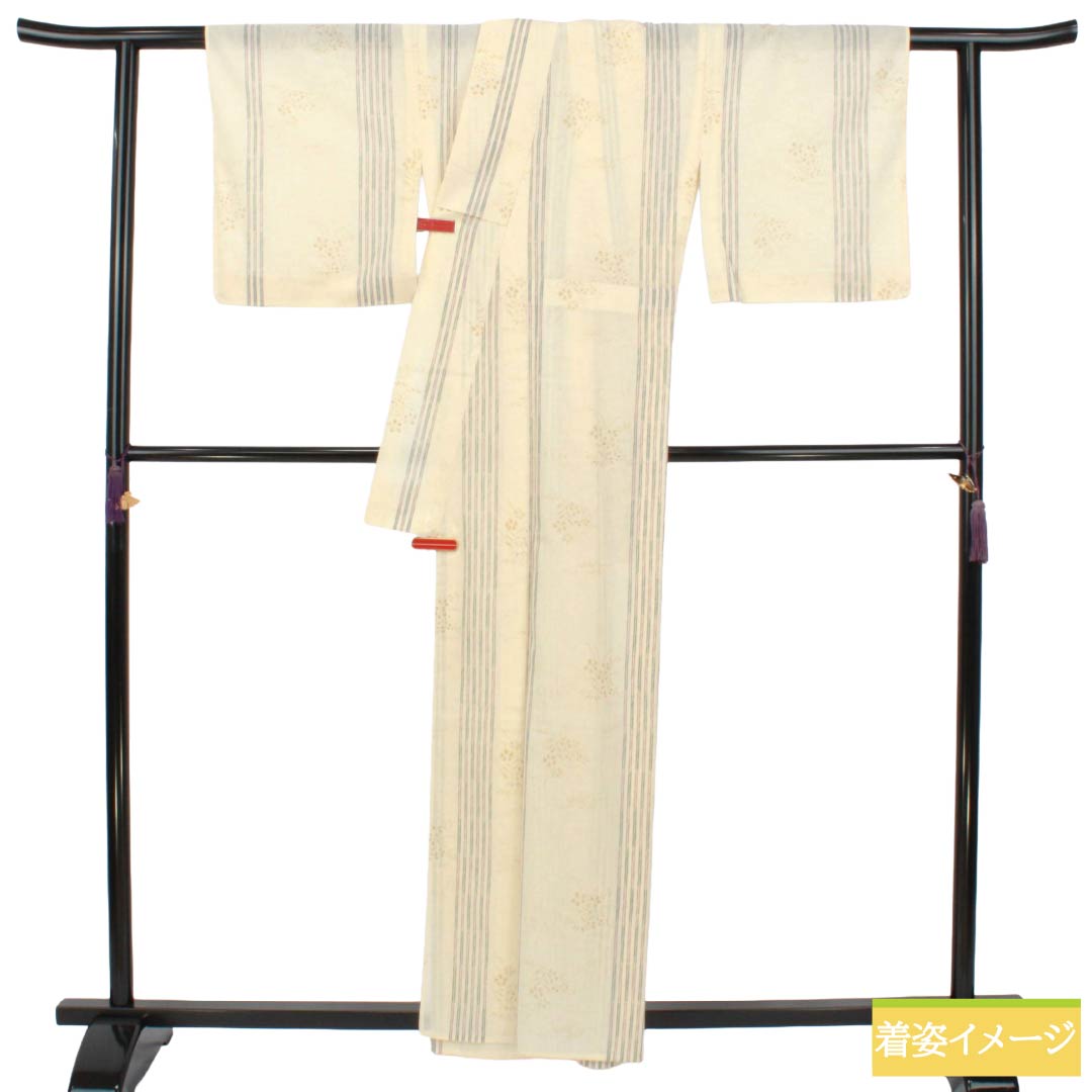 夏物 ポリエステル 紬 Sランク 身丈160cm 裄丈65cm 練色（ねりいろ） 洗える着物 矢羽根 草花模様 紗 クリーム系 1132005642415