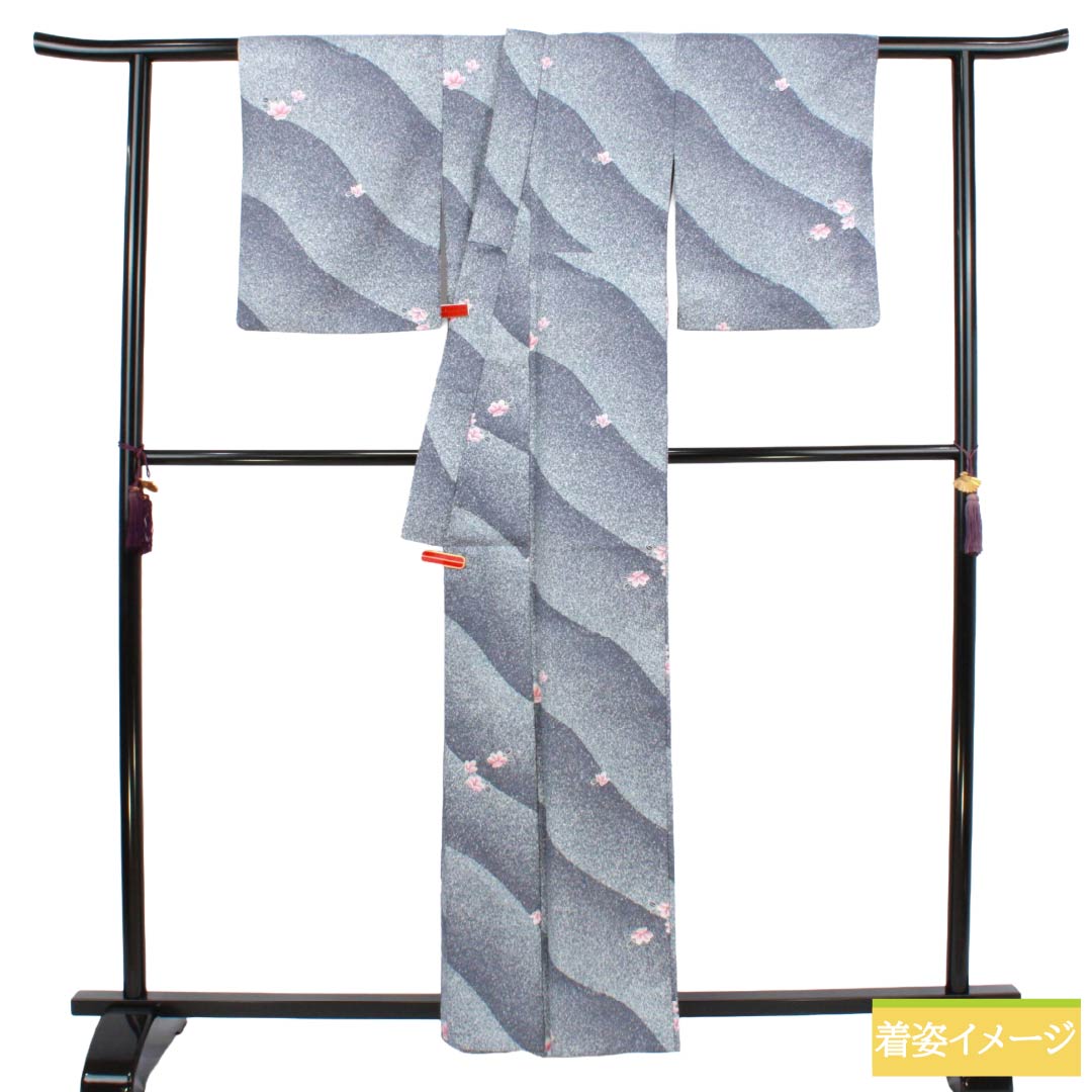 小紋 ポリエステル Aランク 身丈160cm 裄丈62cm 単衣 空色鼠色（そらいろねずいろ） 藍錆色（あいさびいろ） 洗える着物 タタキ染 桜 グレー系 1115008153422