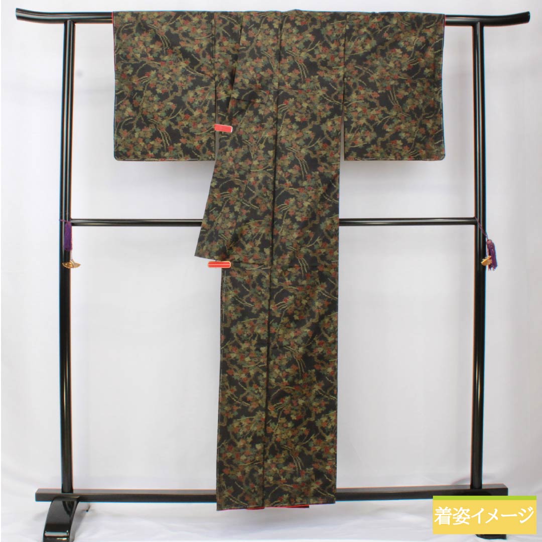 紬 正絹 Sランク 身丈157.5cm 裄丈62cm 大島紬 横双絣 総花 しつけ糸付き 袷 黒系 1116004062310
