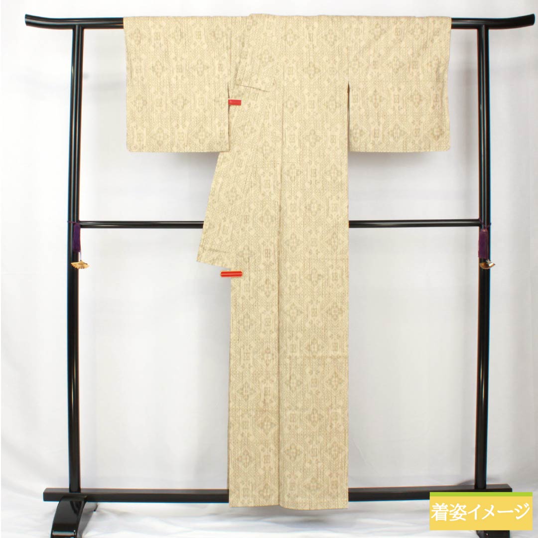 紬 正絹 身丈159cm 裄丈63.5cm 薄卵色（うすたまごいろ） 経絣 幾何学模様 しつけ糸付き Aランク 袷 ベージュ系 1116003883325