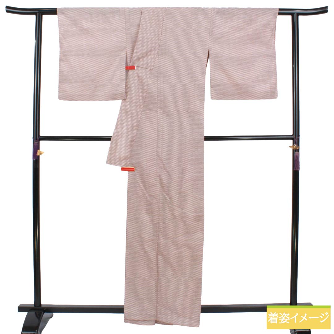 夏物 ポリエステル 小紋 Bランク 身丈161.5cm 裄丈66.5cm 桜色（さくらいろ） 籠の目 洗える着物 絽 ピンク系 1132005294413