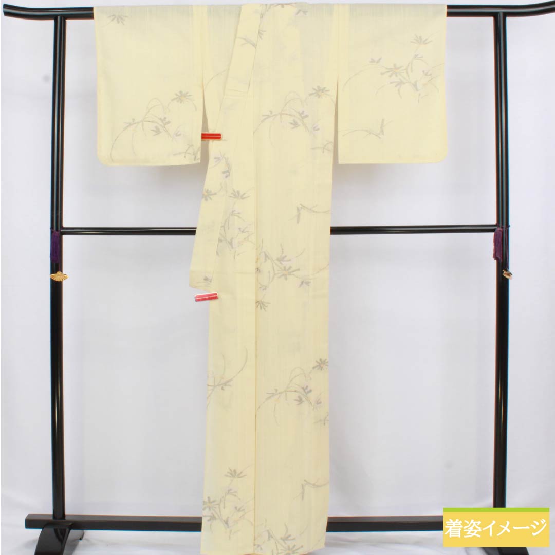 Summer silk tsumugi (pongee) kimono, length 162.5cm, sleeve length 64.5cm, Torinoko color (Torinoko-iro), scoop weave, floral pattern, gauze, A-rank, cream color, product number 1132002873415