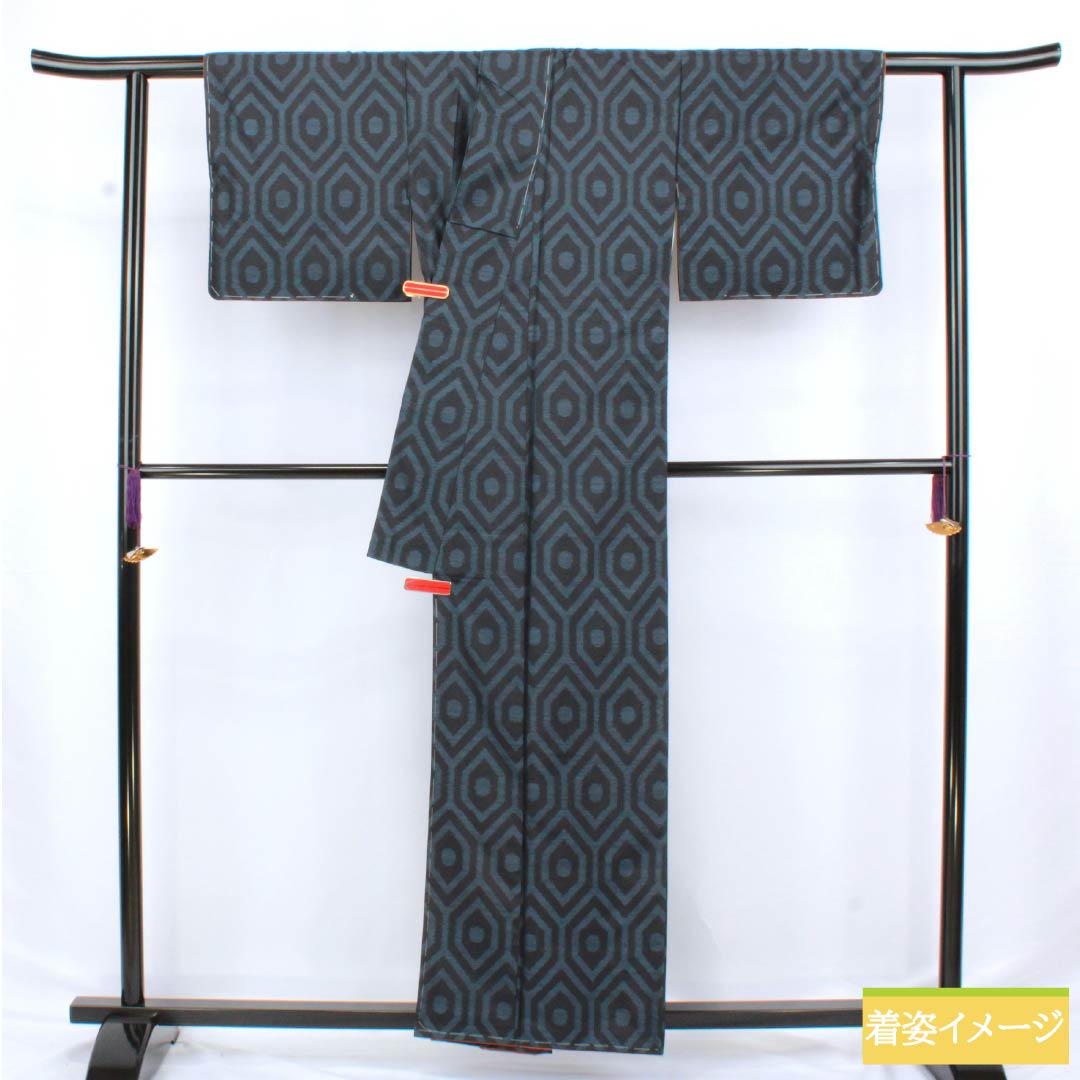 紬 正絹 Sランク 身丈159cm 裄丈63.5cm 裏色（うらいろ） 横双絣 亀甲 しつけ糸付き 袷 青系 1116004172317
