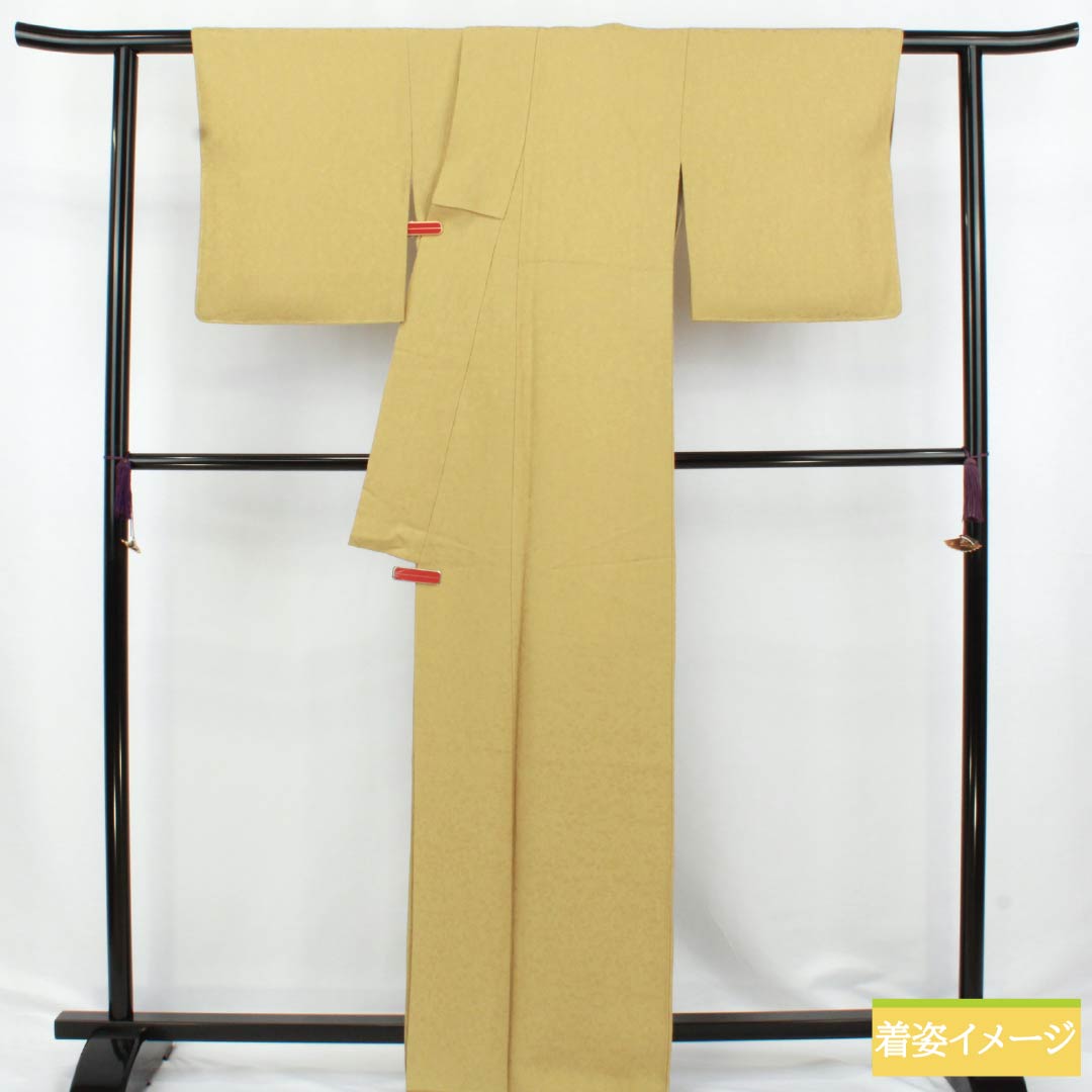 色無地 正絹 Sランク 身丈164cm 裄丈64.5cm 梨子色（なしいろ） 綸子 草花 袷 黄系 1114002242423