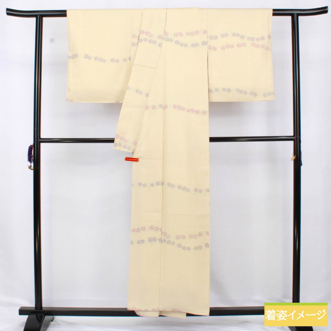 小紋 正絹 Aランク 身丈154.5cm 裄丈63.5cm 袷 薄卵色（うすたまごいろ） 花 紬地 パールトーン加工 クリーム系 1115006913215