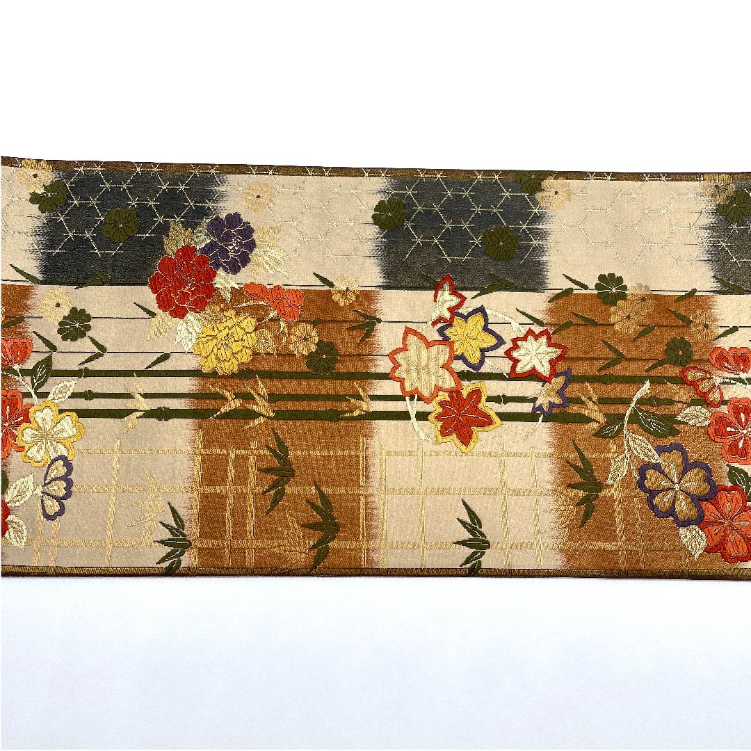 Fukuro Obi (sash) in off-white, with a checkered pattern of peonies, bamboo and cherry blossoms, obi length 426cm, pure silk, A rank, six-pass, semi-formal, gradation style, 1123007953399