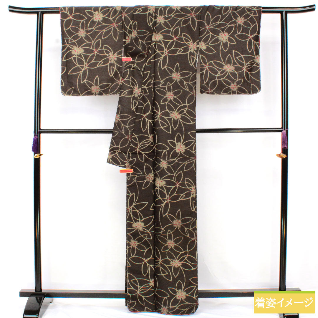 小紋 ポリエステル 身丈163.5cm 裄丈66cm 袷 黒橡色（くろつるばみいろ） 洗える着物 抽象花 しつけ糸付き 未使用品 Sランク 黒系 1115004932410