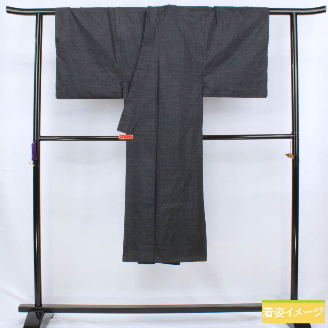 男物 正絹 Sランク 身丈130cm 裄丈67cm 檳榔子黒色（びんろうじぐろいろ） 大島紬 幾何学模様 袷 紺系 1119001312318