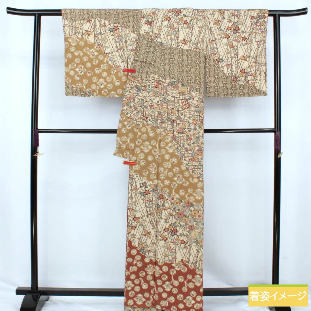 訪問着 正絹 Aランク 袷 身丈164cm 裄丈68cm 胡桃色（くるみいろ） 京紅型 吉祥文様 割付文様 古典柄 しつけ糸付き ベージュ系 1112006713425