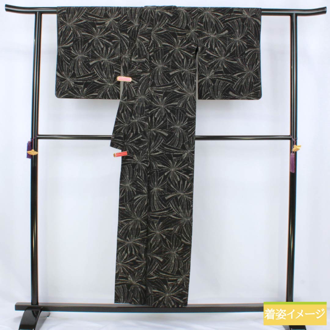 紬 正絹 Sランク 身丈152.5cm 裄丈63cm 絣 抽象模様 単衣 黒系 1116004292210