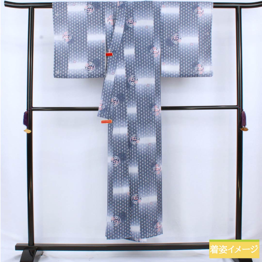 夏物 ポリエステル 小紋 身丈149cm 裄丈62cm 鉄蒲萄色（てつぶどういろ） 麻の葉 古典柄 洗える着物 絽 Aランク 紺系 1132002633118