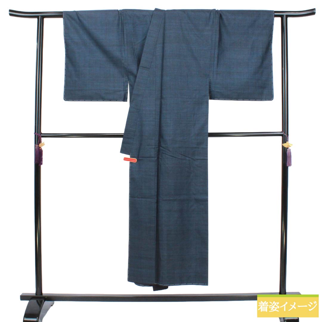 男物 正絹 Sランク 身丈147cm 裄丈68.5cm 大島紬 120亀甲 しつけ糸付き 袷 紺系 1119002332418