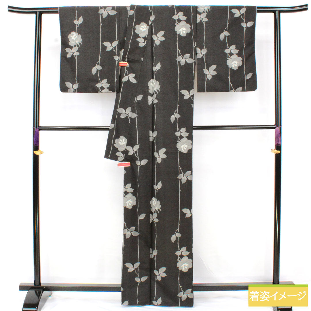 小紋 ポリエステル 身丈163.5cm 裄丈66.5cm 袷 墨黒色（すみぐろいろ） 洗える着物 バラ Sランク 黒系 1115004942410