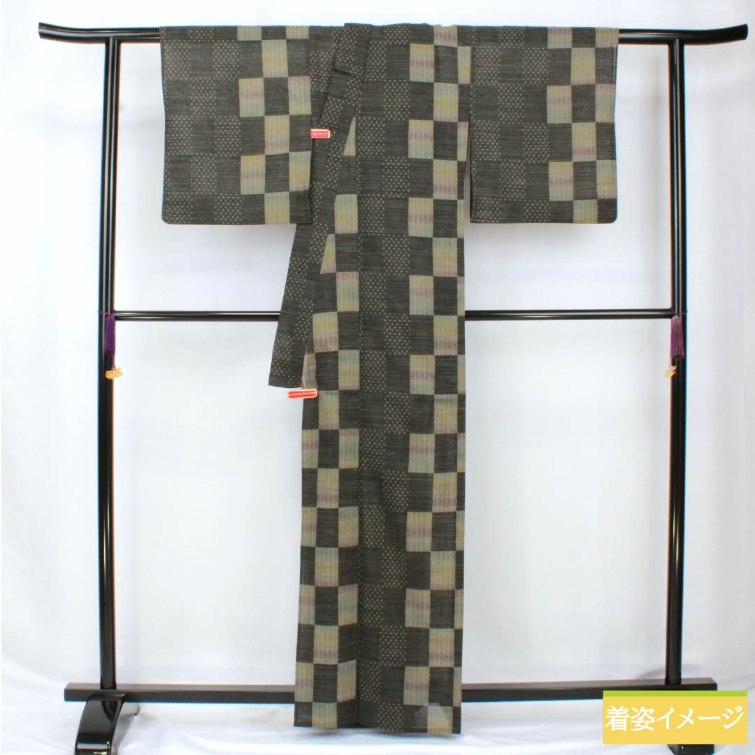 夏物 ポリエステル 小紋 身丈164.5cm 裄丈66cm 市松模様 十字絣 洗える着物 紗 Sランク 黒系 1132002322410