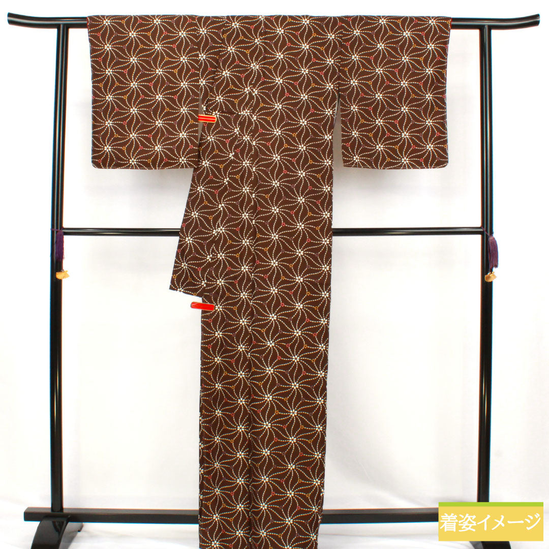 小紋 ポリエステル Sランク 身丈165cm 裄丈64.5cm 袷 土黒色（つちぐろいろ） 洗える着物 桜の花びら しつけ糸付き 未使用品 茶系 1115007642514
