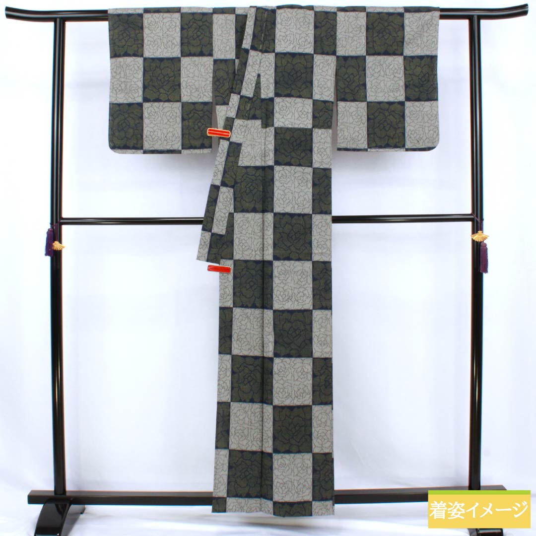 Pure silk tsumugi (pongee) kimono, S rank, length 159cm, sleeve length 63cm, gray and navy blue, checkered and abstract patterns, single layer, gray tones, product number 1116004682322