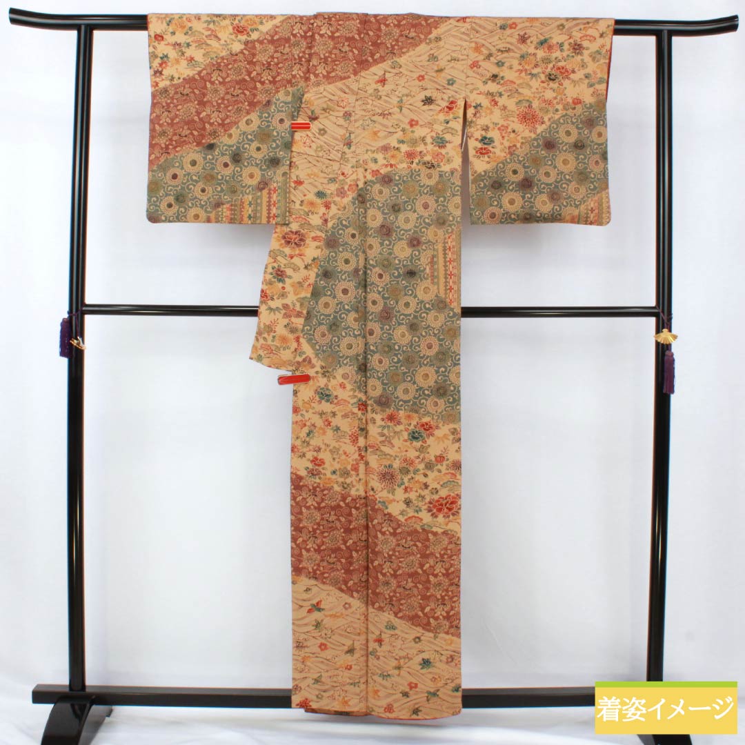 Hōmongi Kimono, Pure Silk, Rank S, Lined, Length 157cm, Sleeve-to-Sleeve 62.5cm, Pale Autumn Leaf Color, Artist-Designed, Kyō-bingata Dyeing, Auspicious Patterns, Pine, Bamboo, Plum, Chrysanthemum, Orange Family, 1112007382326