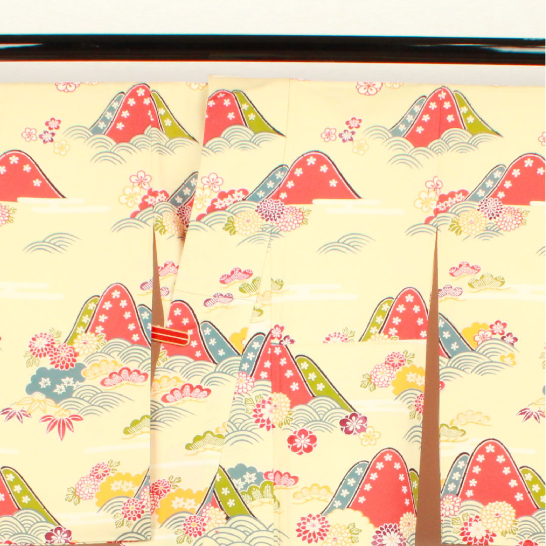 Homongi, lined, length 157.5cm, sleeve length 61.5cm, lacquered, Kyoto Bingata, chrysanthemum, Seigaiha, pure silk, A rank, cream, 1112001673315